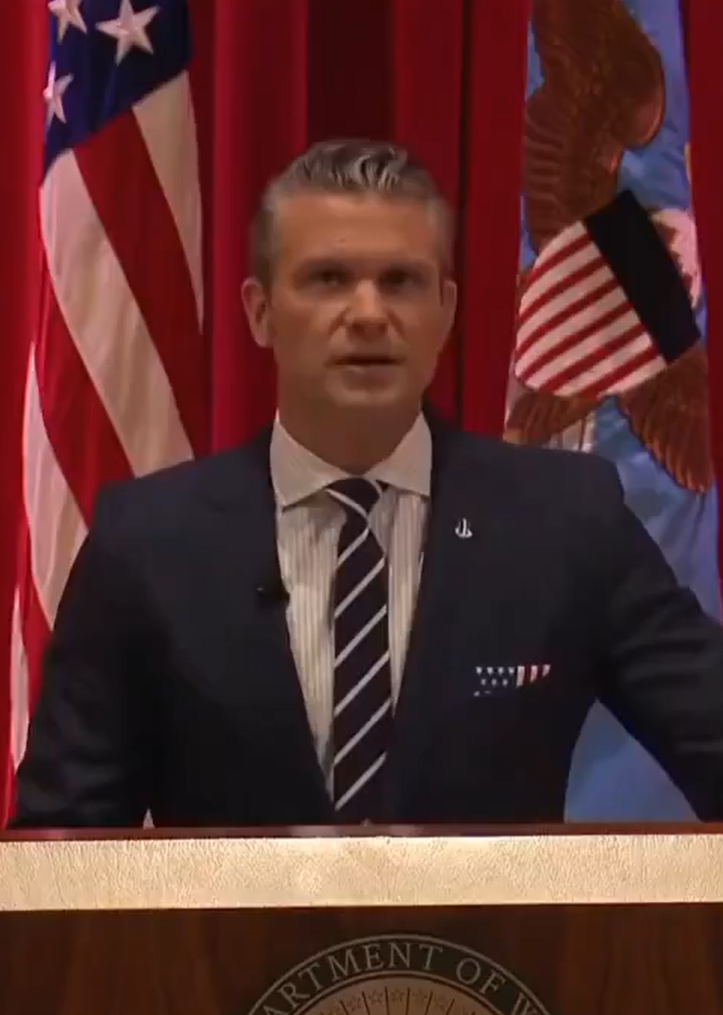 Imagen de No estamos construyendo para tiempos de paz. Estamos adaptando el Pentágono y nuestra base industrial a una situación de guerra”, dice Hegseth, poniendo fin a la era de la mentalidad de “no nuevas guerras”.